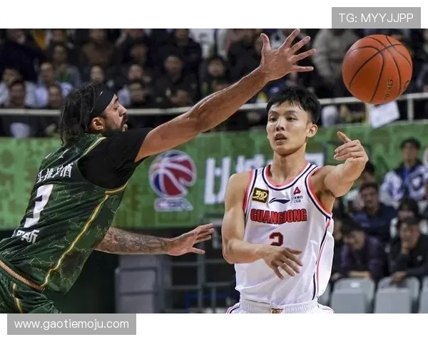 郭昊文砍下42分 徐杰伤退难阻广东落败 郭昊文砍下42分 徐杰伤退难阻广东落败